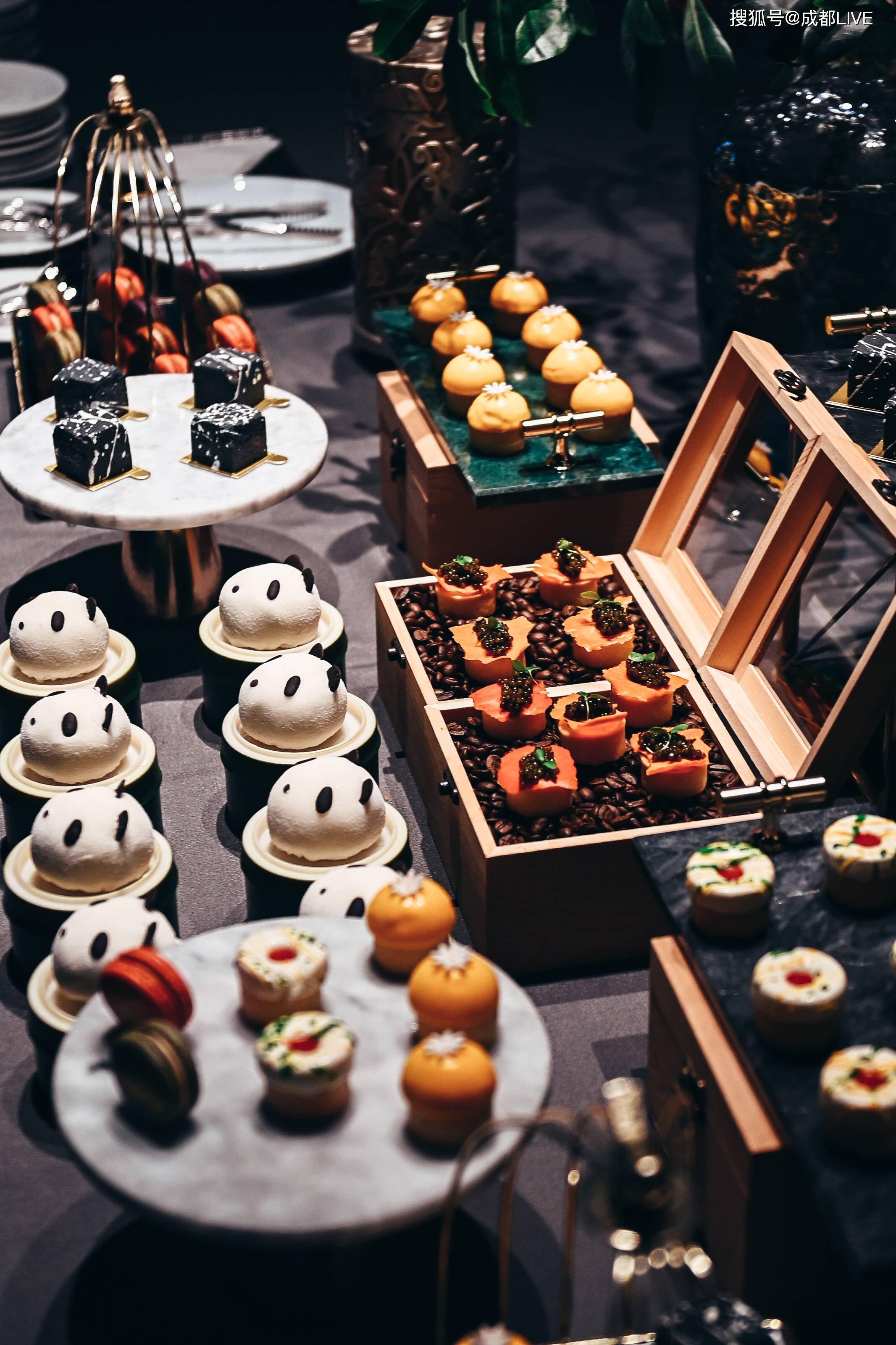 成都许家菜许凡先生团队,干邑品牌马爹利,著名美食评论家董克平先生