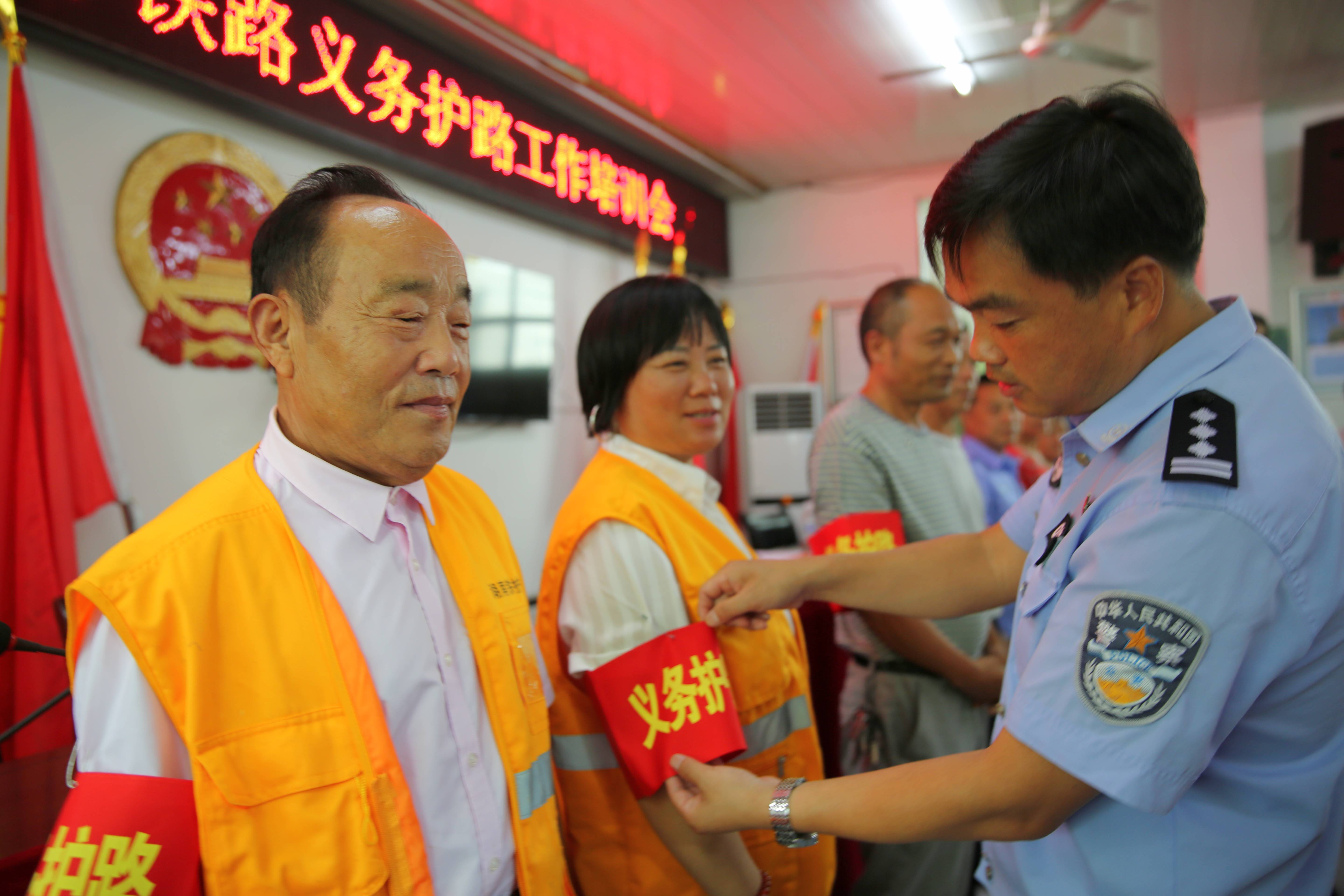 懷鐵公安:懷化東站派出所會同辰溪縣政法委開展義務護路隊員培訓_鐵路