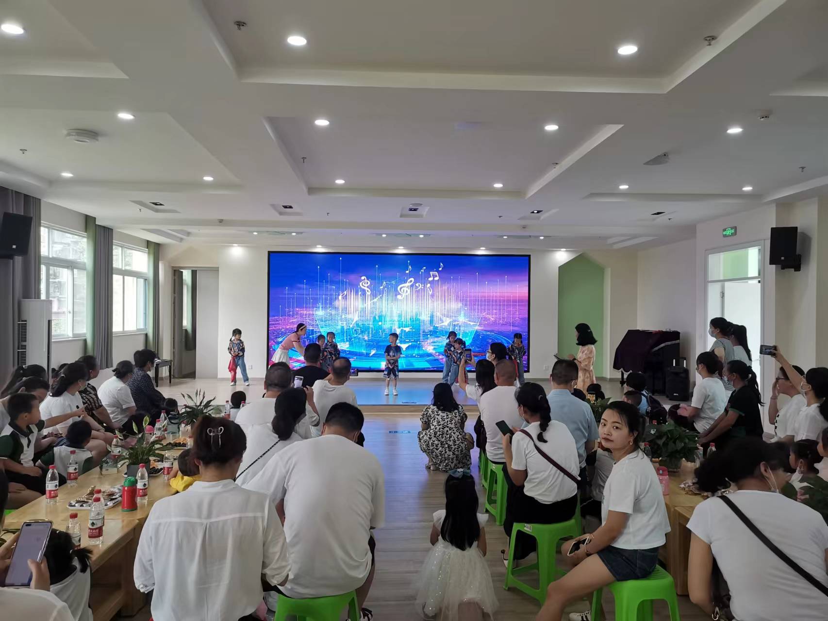 架起沟通桥梁培养完整儿童泸州市龙腾路幼儿园召开期末家长会