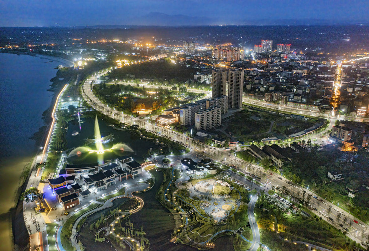 四川青神:唤鱼公园灯光秀璀璨夺目_青神县_眉山市_宋汶
