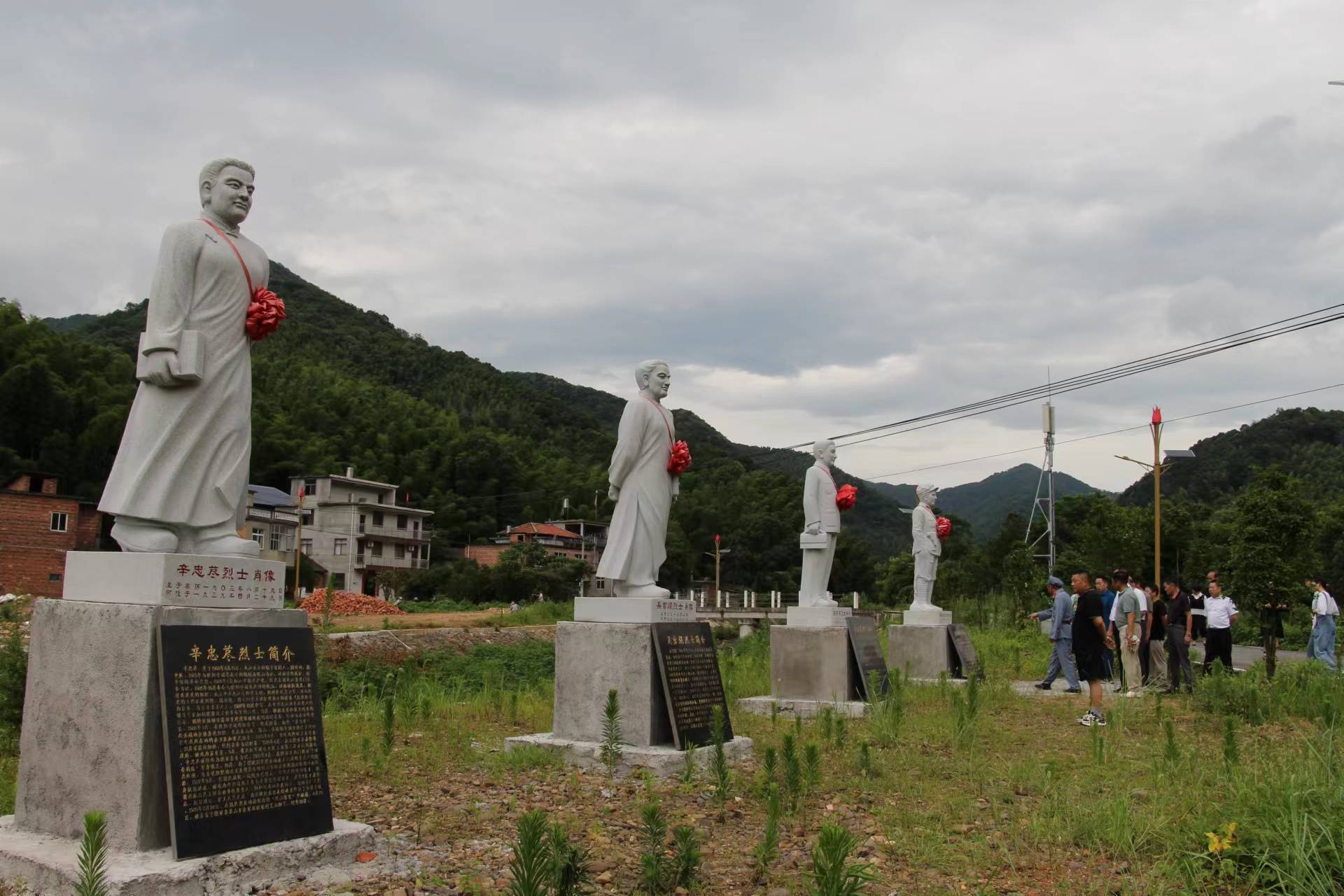 黄远生学术研究会群员一行到岷山开展学习活动-搜狐大视野-搜狐新闻