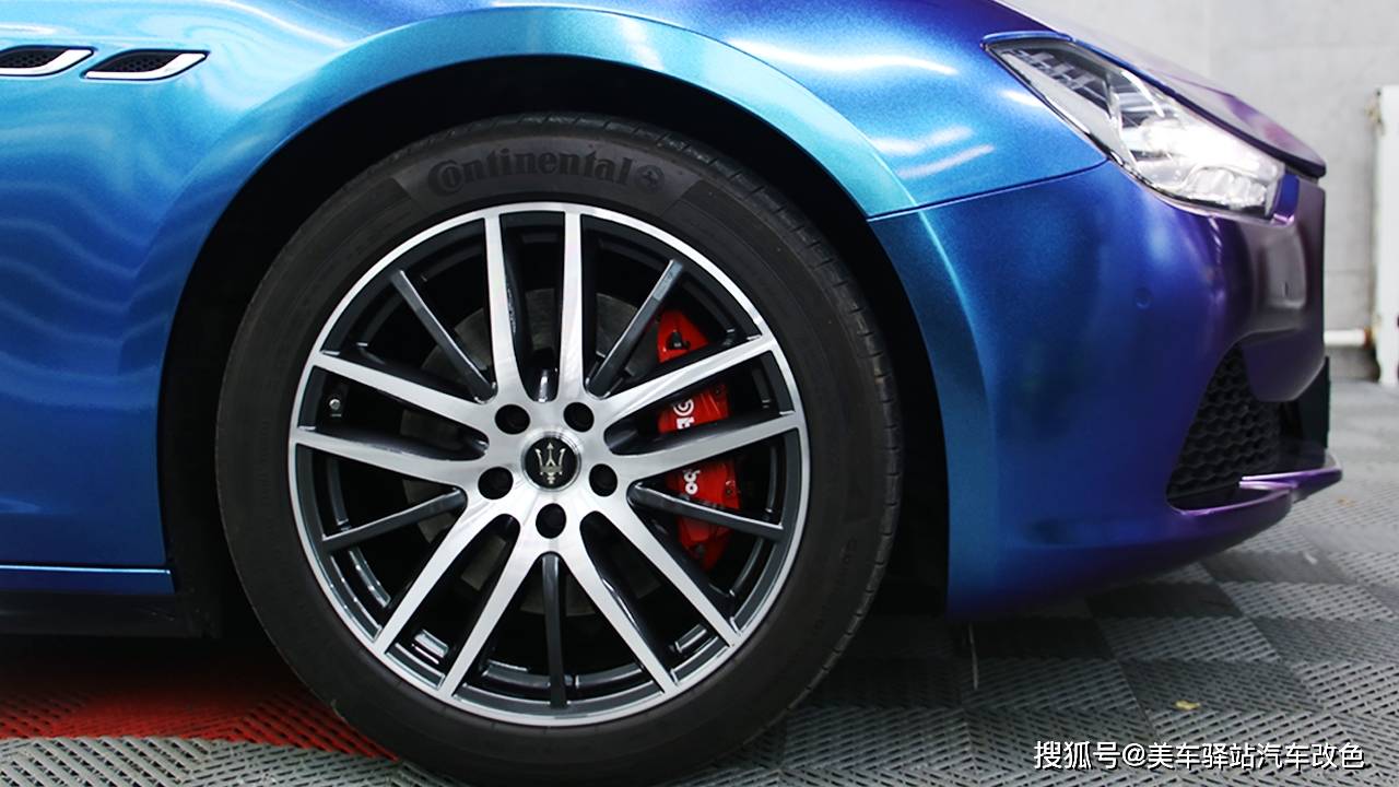 卡钳喷漆最重要的是漆的品质,要知道,刹车盘在行驶的时候温度是很高的