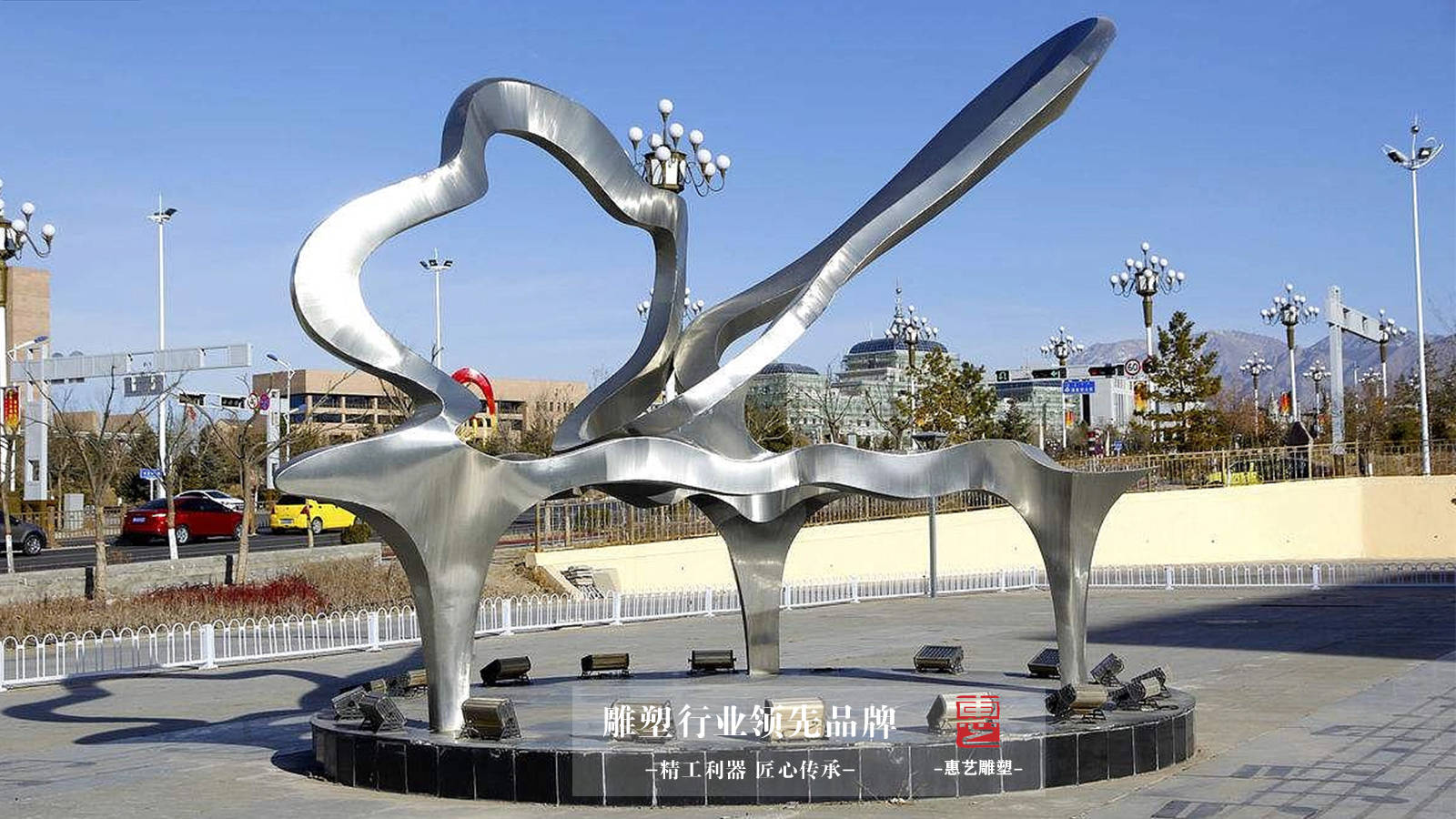 惠艺雕塑带您欣赏户外大型不锈钢雕塑艺术品 匠心凝结