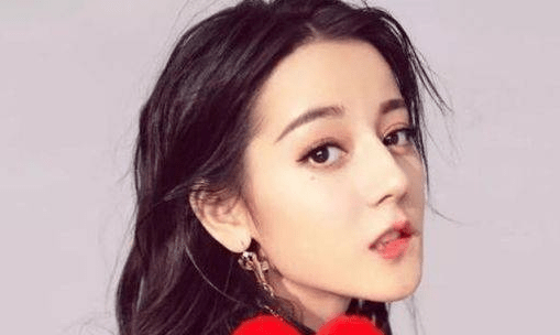 热巴赵丽颖景甜鞠婧祎王子文周冬雨,六位女星谁的抿嘴照最可爱_嘴唇