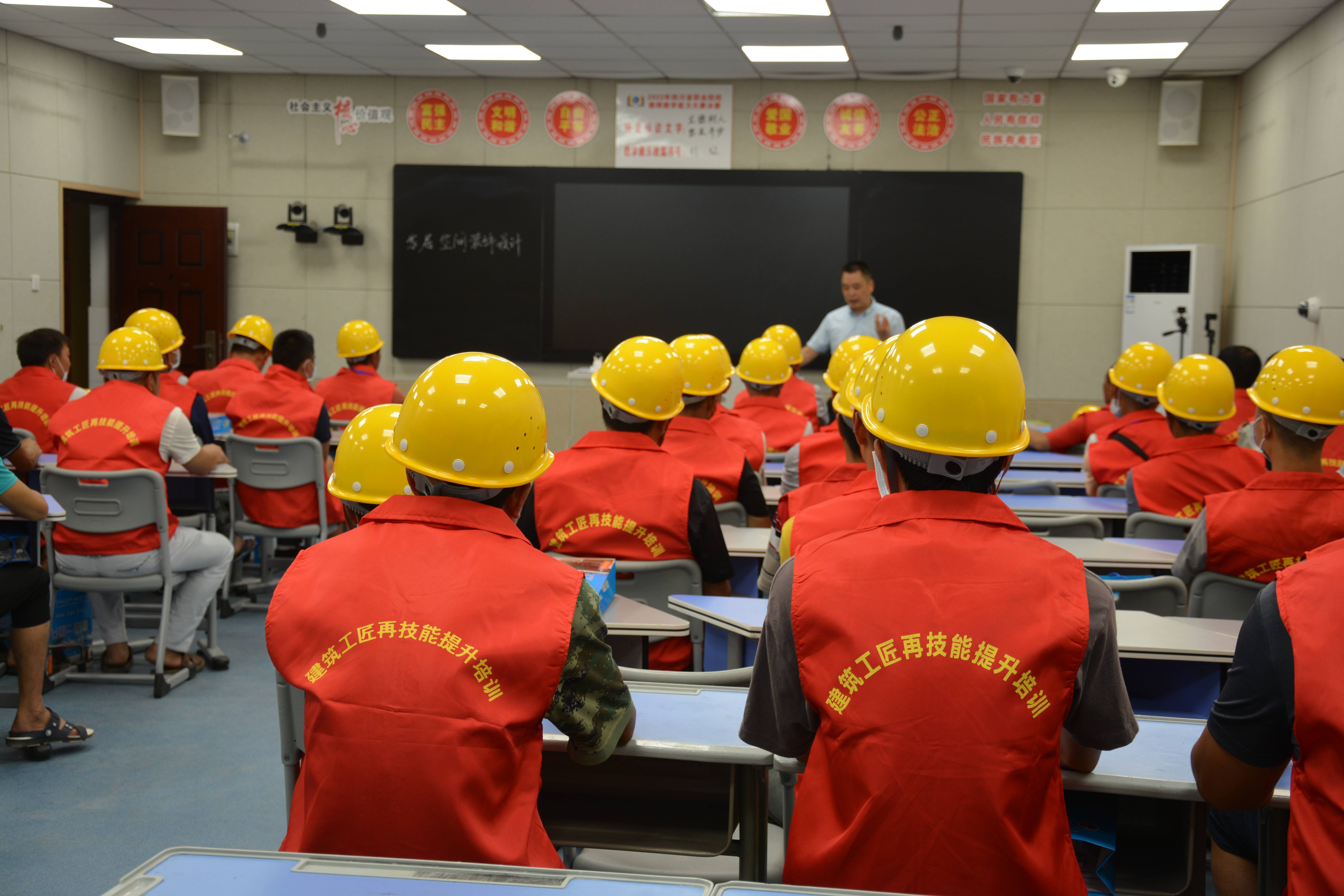 泸州开展返乡农民工"再技能化"培训_就业_人才_泸县