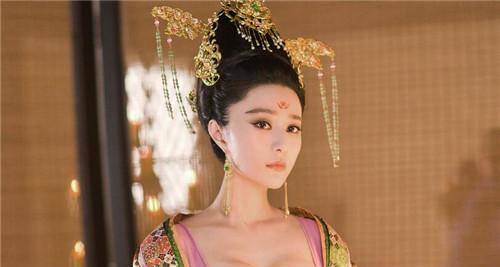 她是日本人公认的中国美女，被评为世界三大美女之一，名字很耳熟