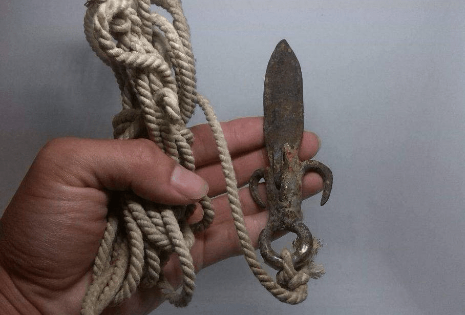 我国古代冷兵器"绳镖",出现的时间无人可知,又被称为"软枪"_暗器_脱手