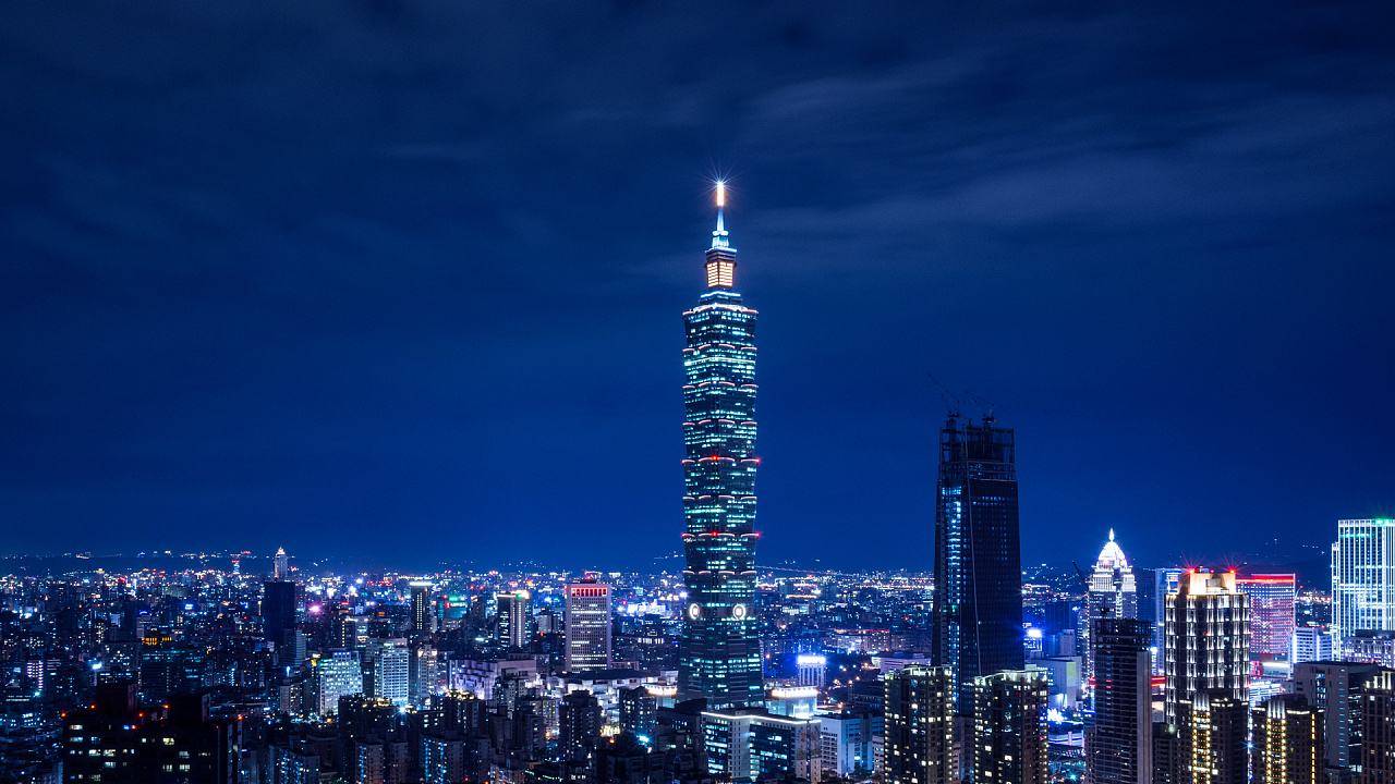 实际上,台湾的夜景连我们的二线城市都不如