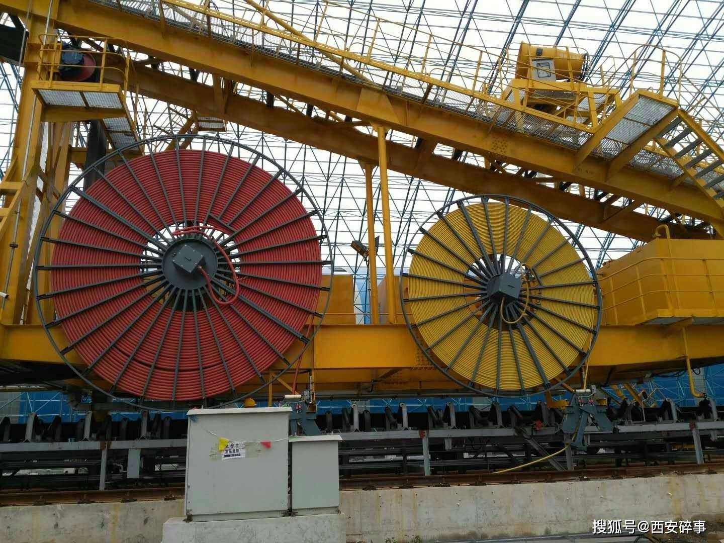 永磁磁滞式电缆卷筒其又可分为:单排卷式,多排卷式和吊具式三种形式.