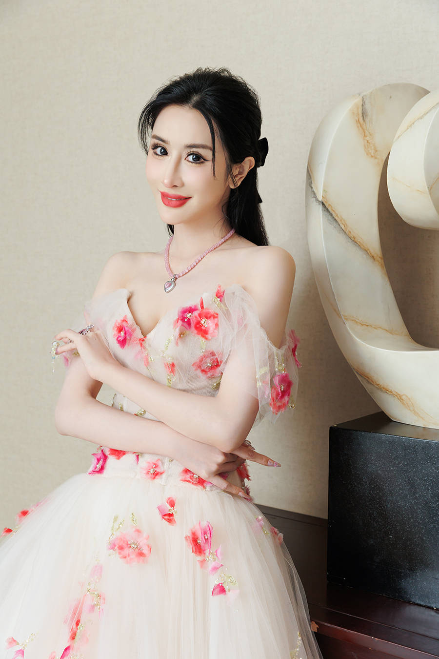 知名导演搭档商界精英,刘心艺新剧引人期待_淑女_传奇_故事