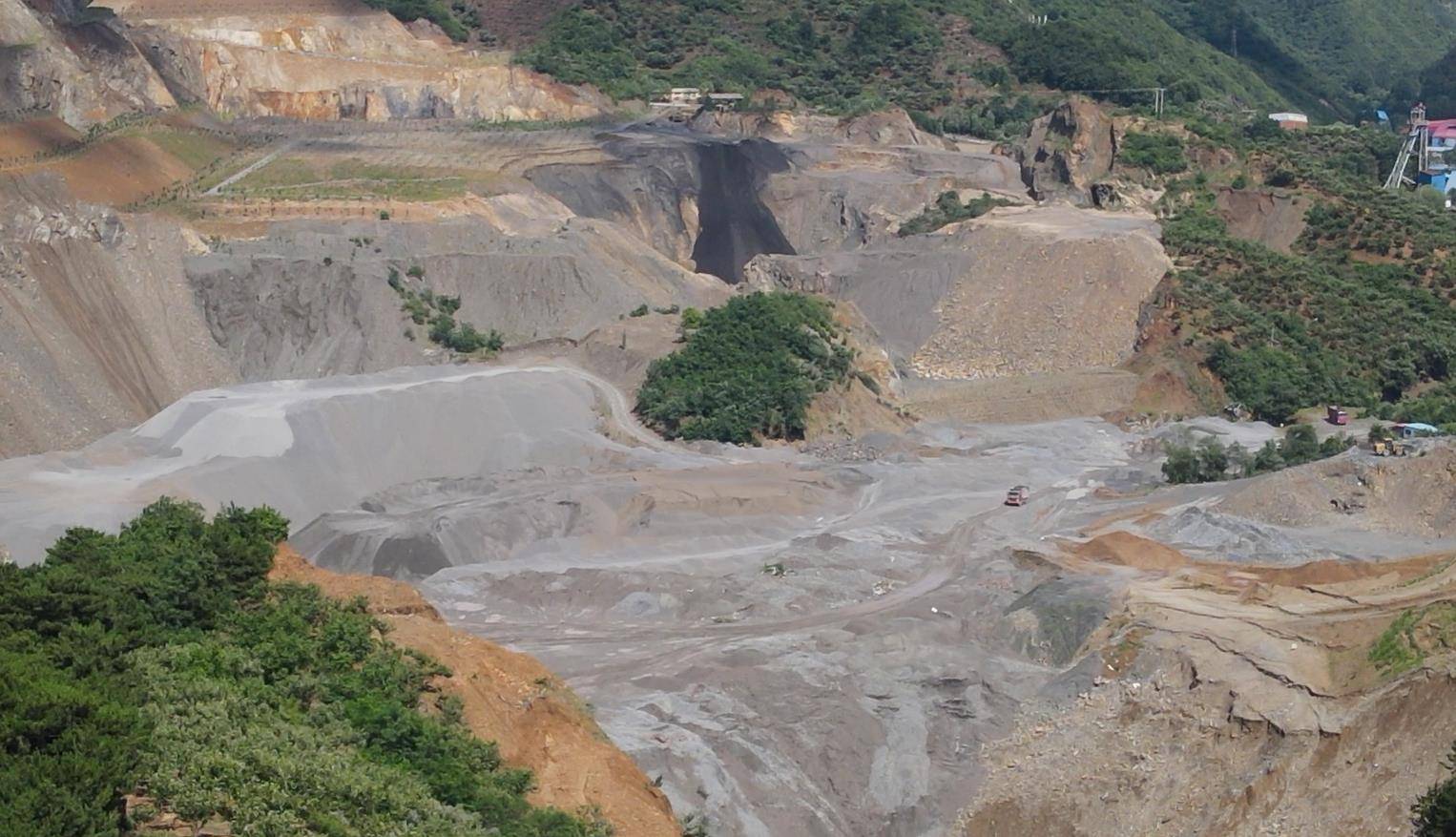 承德市宽城县碾子峪镇:矿企场内大批物料未苫盖 环保意识淡薄_措施