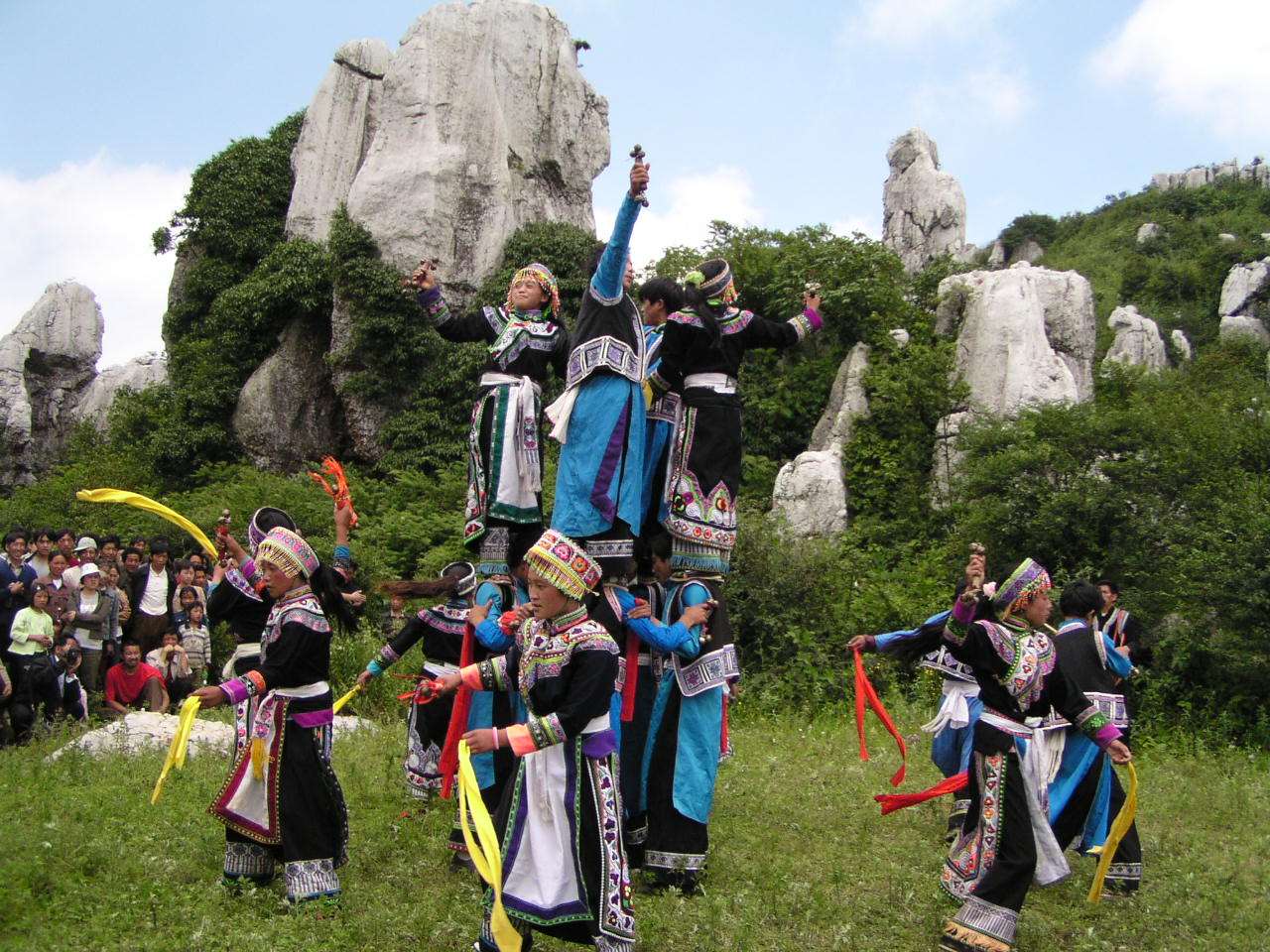 彝族铃铛舞 "恳合呗" "吉连爽"列入传承的韭菜花香里的柯倮夜郎山灵水