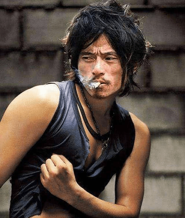 乞丐王子犀利哥:因长得太帅而出名,家庭背景却令人同情_网友