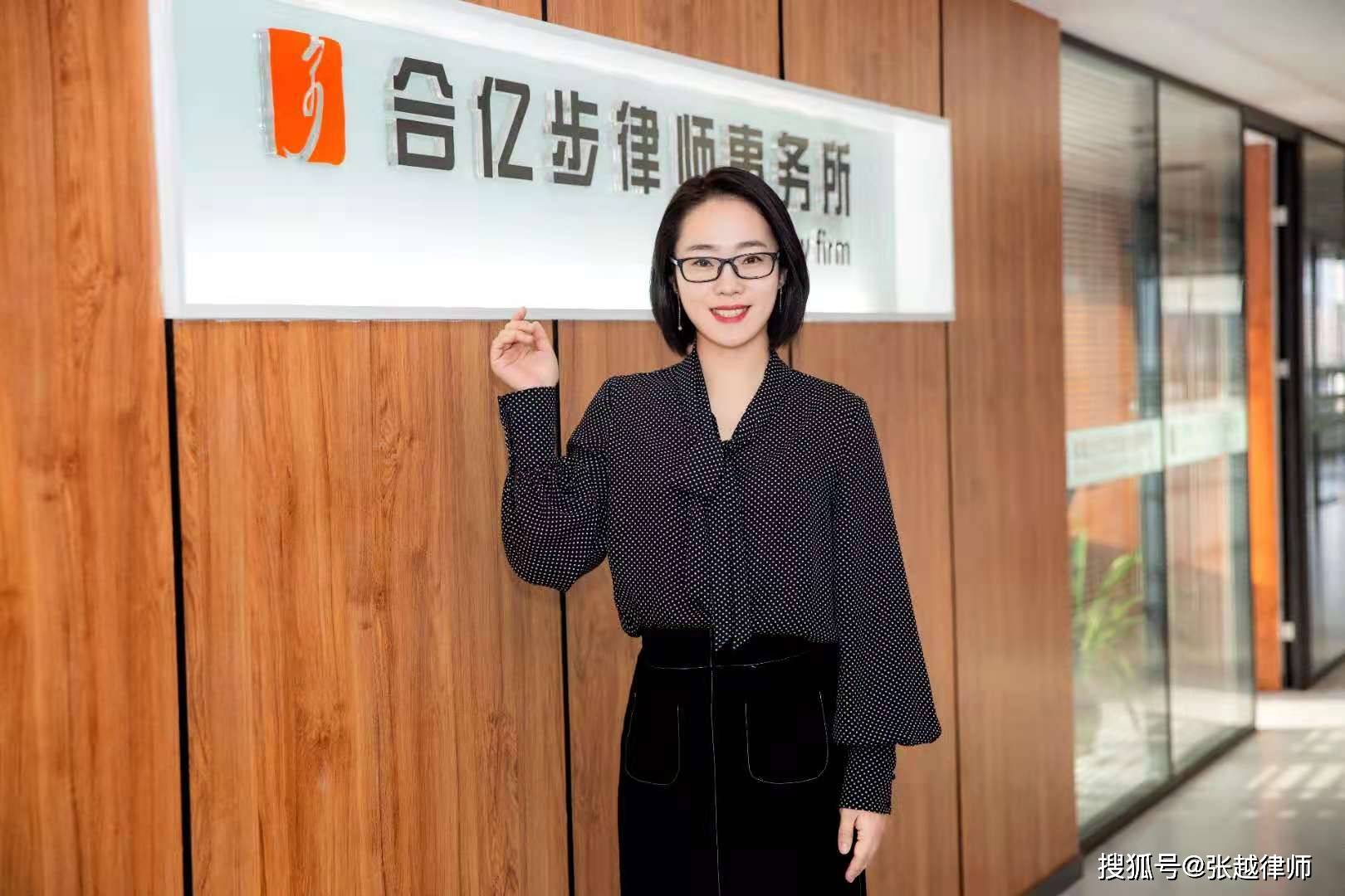道路及隔离带上种植树木其他植物或者设置有关设施妨碍安全视距的