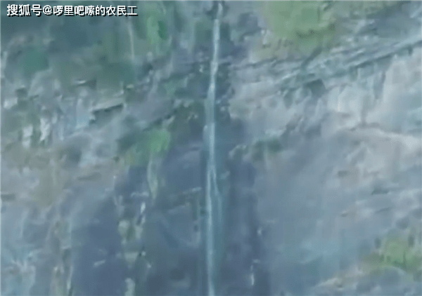 江西庐山瀑布缩水成一根线，高温干旱到如此程度了？