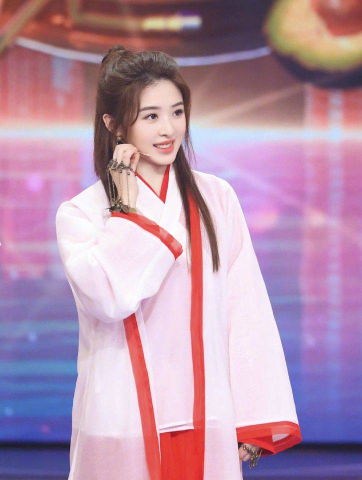女明星张含韵时尚写真:甜美可爱、俊俏灵动-搜狐大视野-搜狐新闻