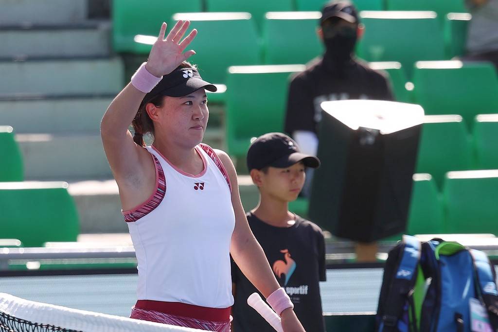 wta250女子网球巡回赛首尔站展开女单首轮的争夺,中国选手朱琳以2比0