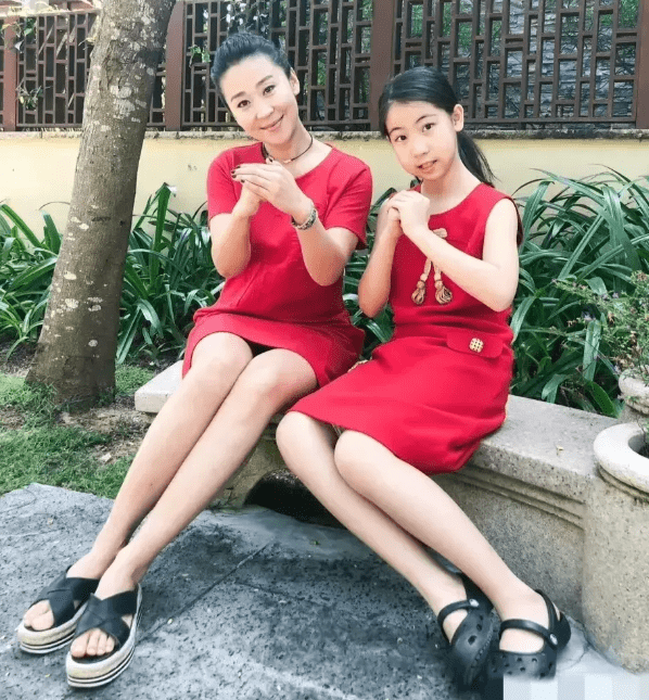 知名演员苗圃女儿可惜了那么美的妈