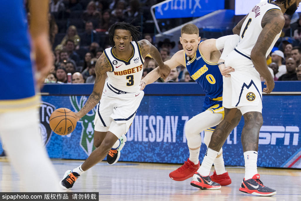 库里对决掘金全场狂飙三分雨