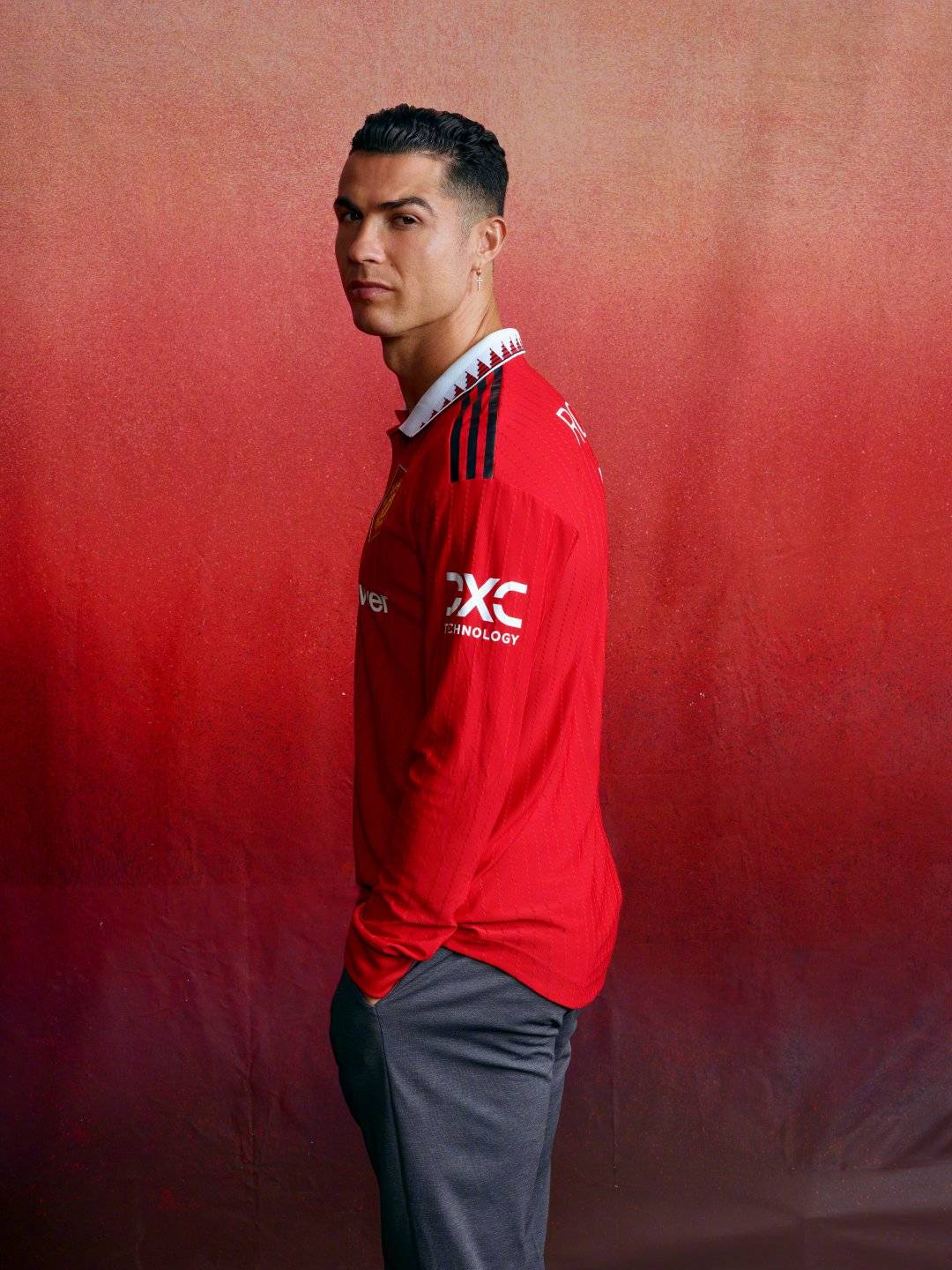 曼联晒7号球衣主人合照 c罗小贝在列-搜狐大视野-搜狐新闻