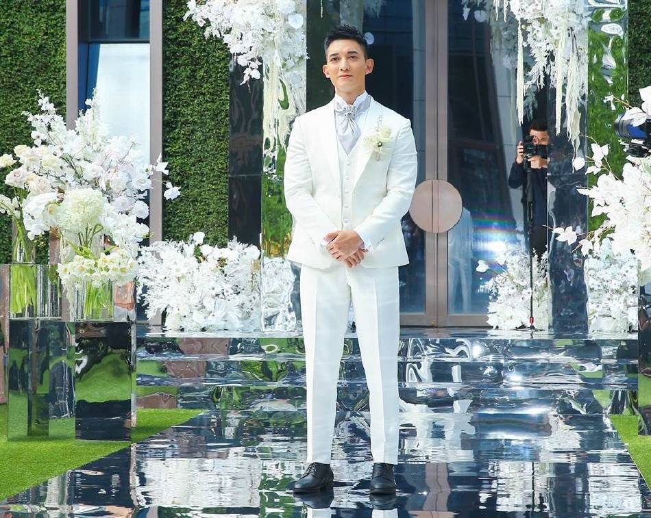 王家梁婚礼现场照曝光 与许维恩甜蜜亲吻超浪漫