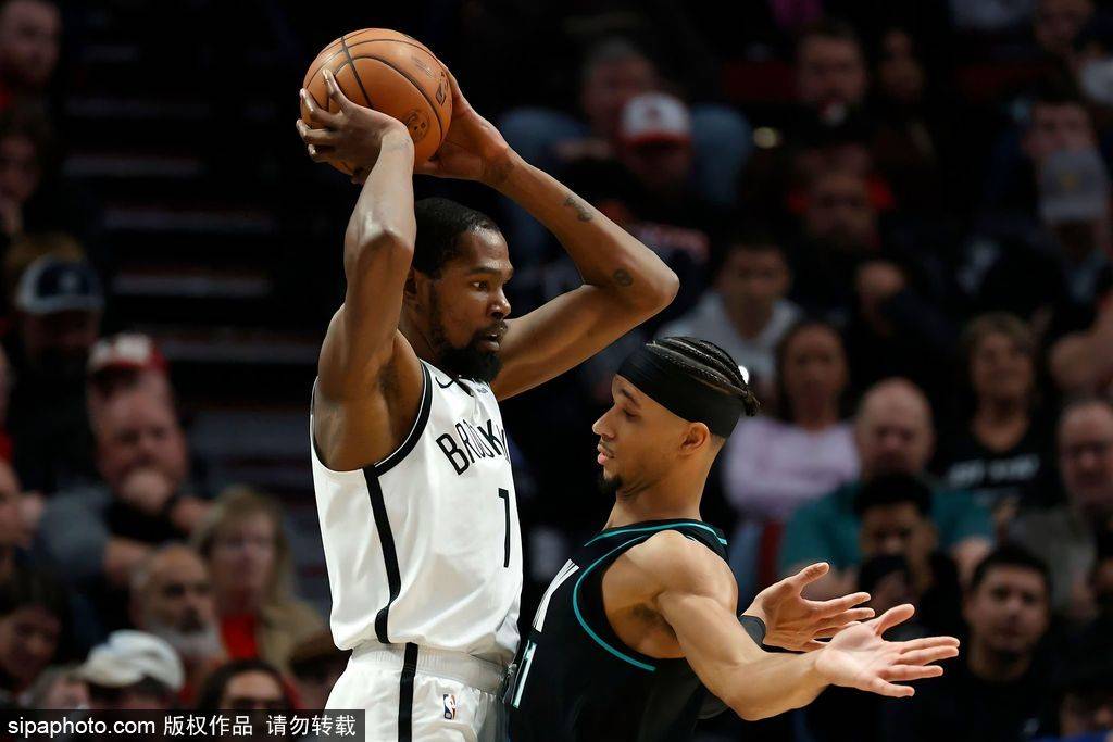 篮网队杜兰特交易传闻升级多支球队加入争夺战引发转会风波