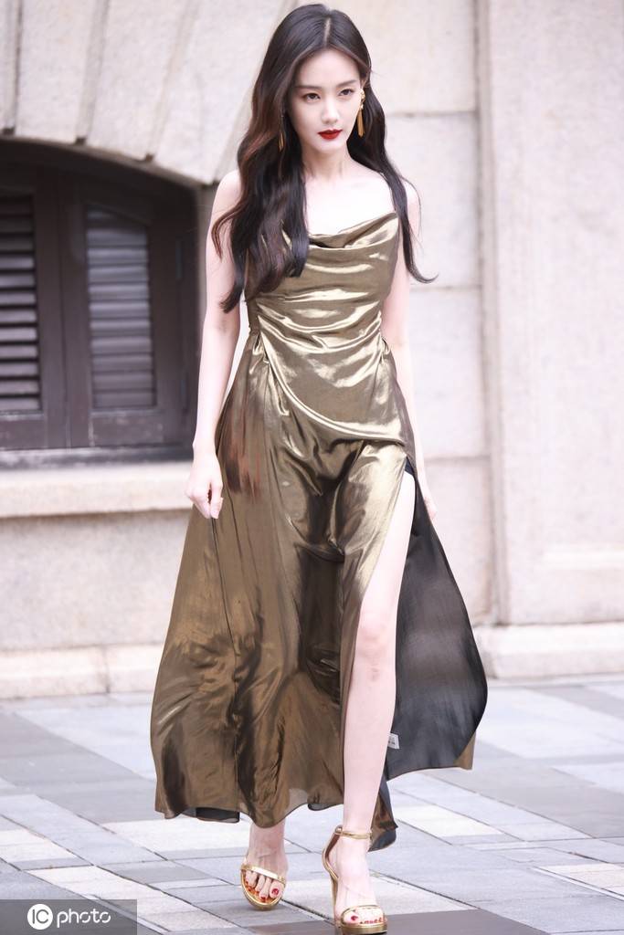 李一桐,1990年9月6日出生于山东济南 ,毕业于北京舞蹈学院,中国内地女