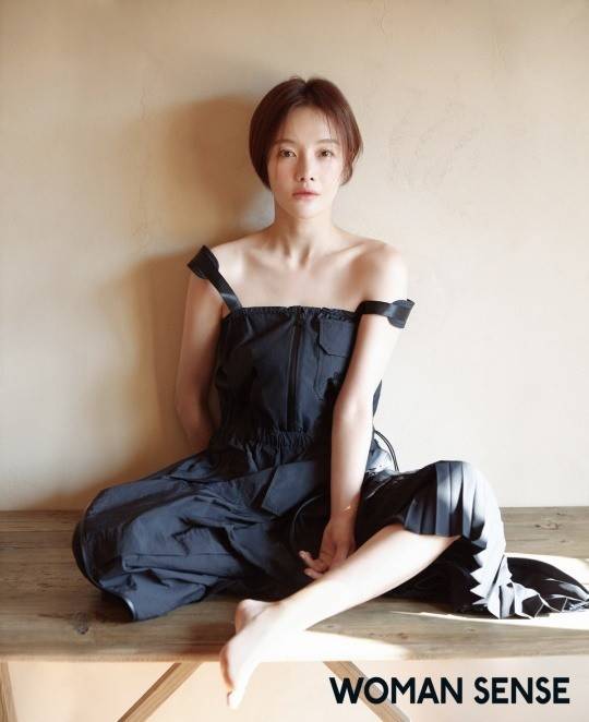 韩国女演员黄宝拉拍杂志写真 展清纯诱惑魅力