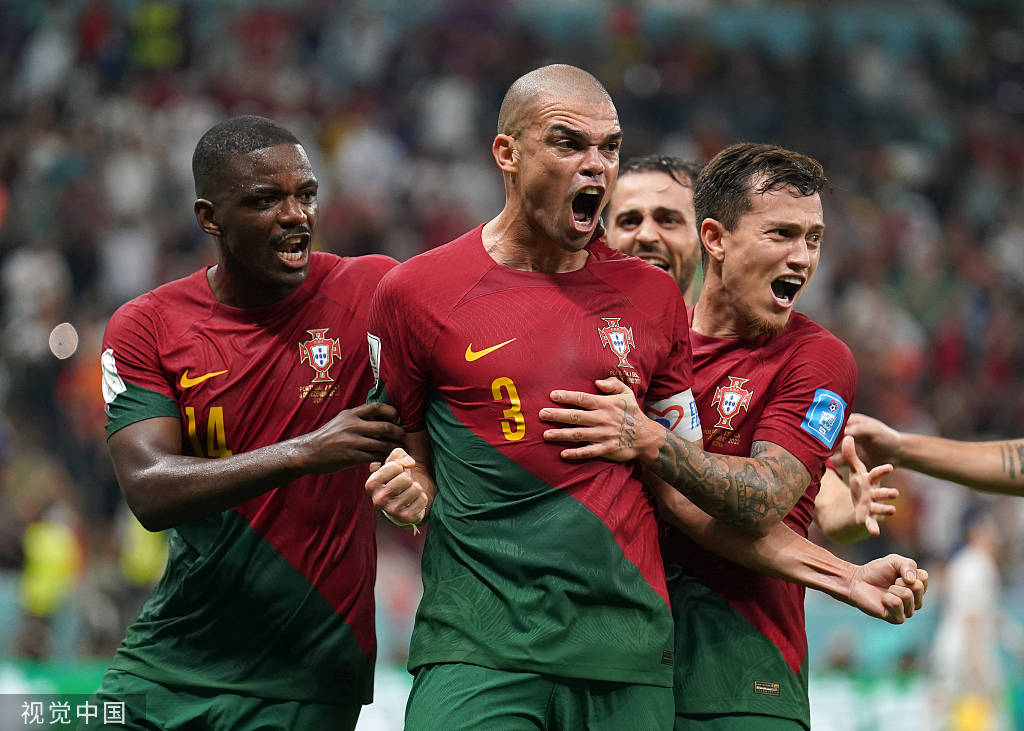 高清图：佩佩高高跃起头槌破门 葡萄牙两球领先-搜狐大视野-搜狐新闻