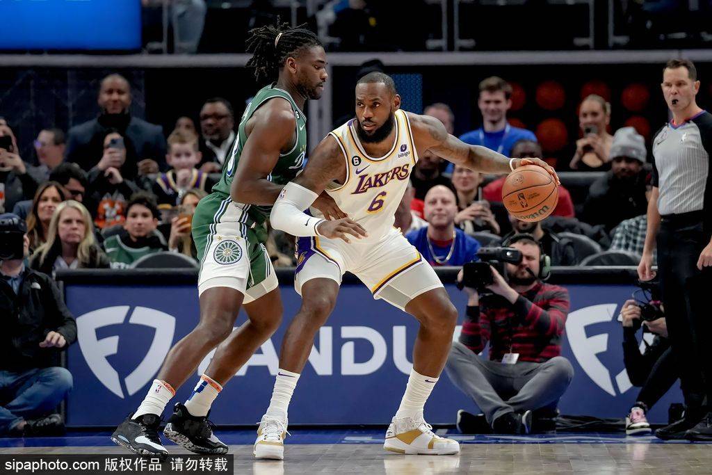 浓眉与詹姆斯联手发威