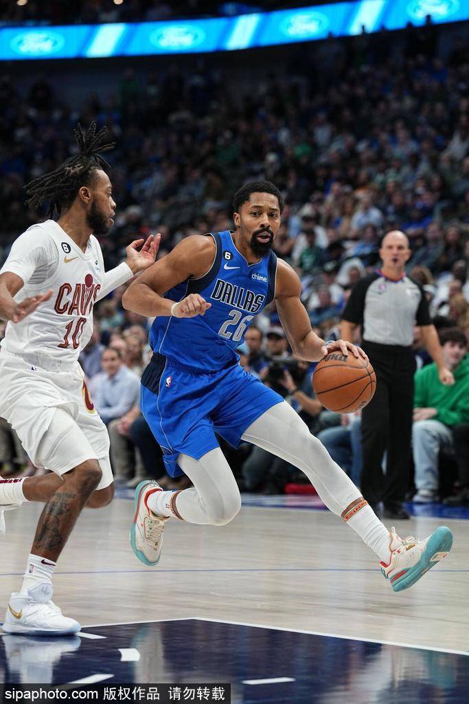 东契奇领军出征费城独行侠客场挑战76人直播开启