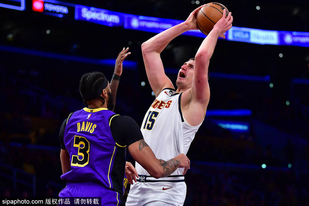 掘金对决湖人浓眉哥强势砍分引领紫金军团逆袭之战