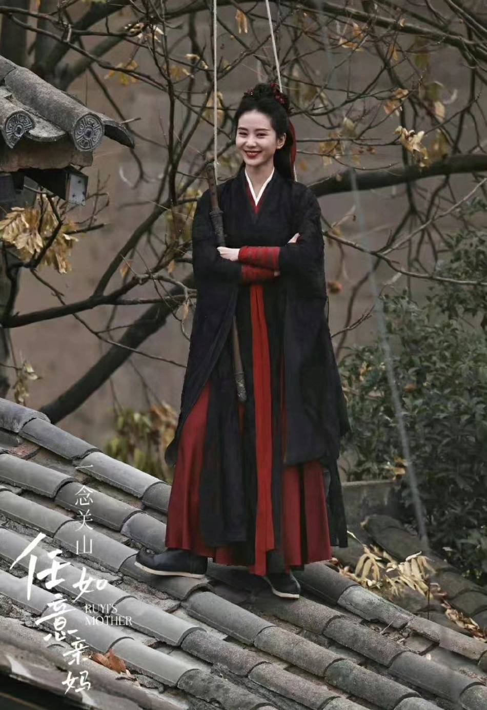 刘诗诗古装吊威亚路透 一袭黑衣女侠风范拉满-搜狐大视野-搜狐新闻