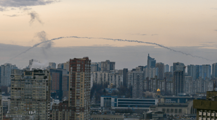 乌克兰多地遭大规模导弹袭击 乌官员：俄对乌发射导弹超120枚