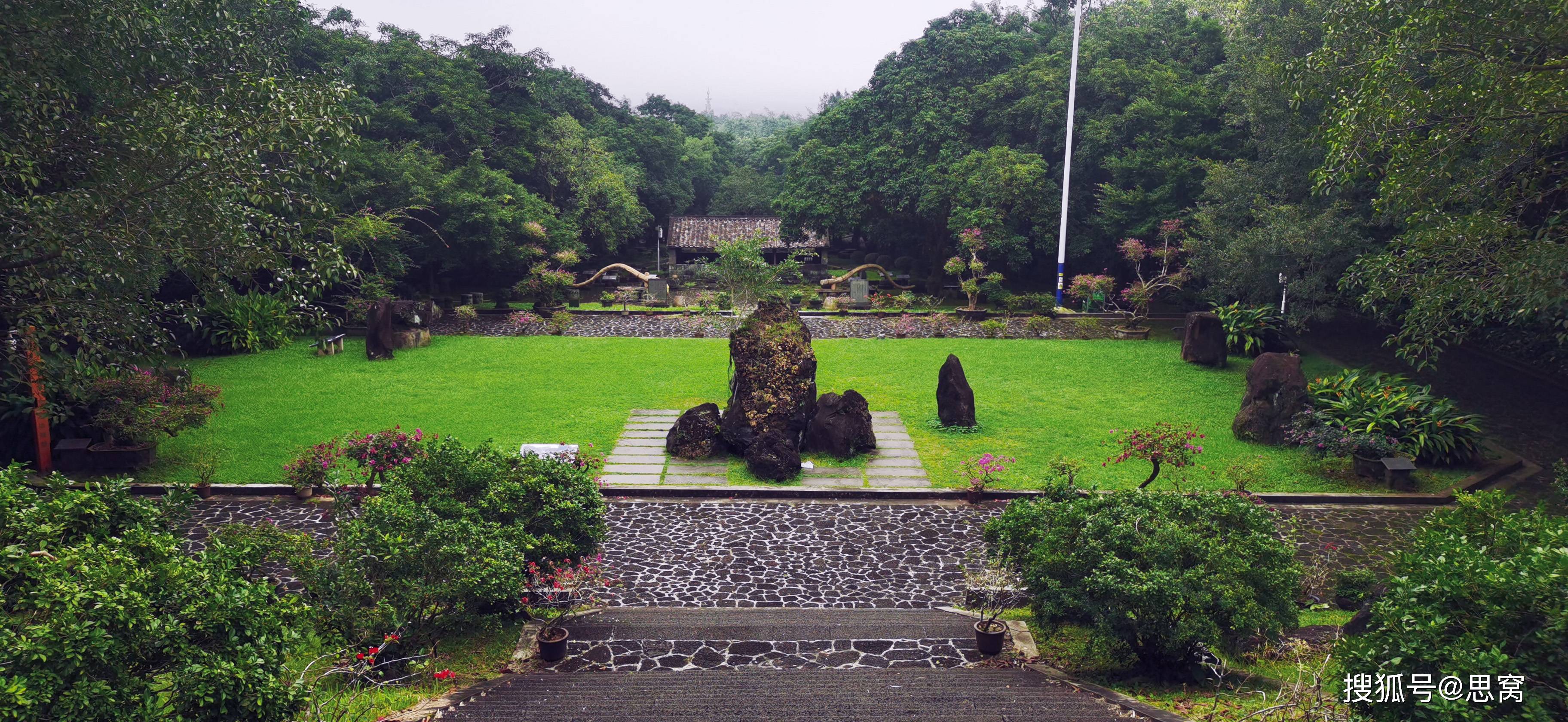 思窝骑着马儿去草原：海口石山火山群国度地量公园