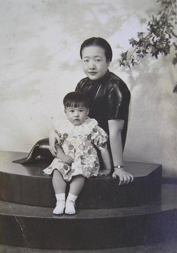宋子文之妻,年轻时一身旗袍美如画,逃到美国后晚年如何_盛爱颐_女儿