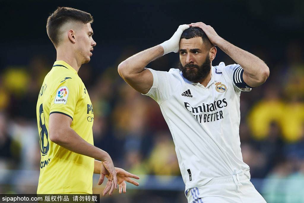 西甲第16轮-本泽马破门阿拉巴送点皇马1-2比利亚雷亚尔