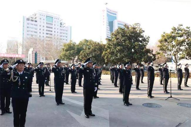 河南省公安厅举行警旗升旗仪式