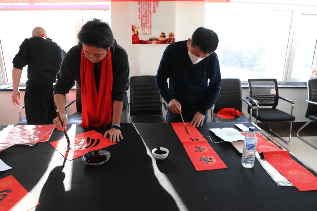 长白山池西区旅游文体局联合池西区书法家协会开展文明实践志愿服务