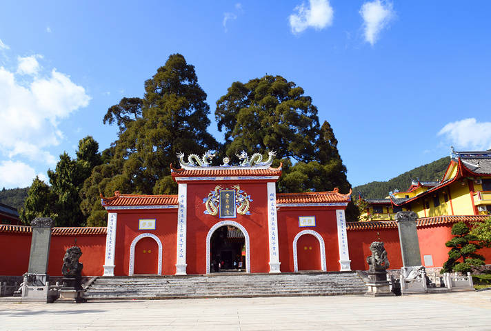 闽侯雪峰崇圣禅寺（七绝）