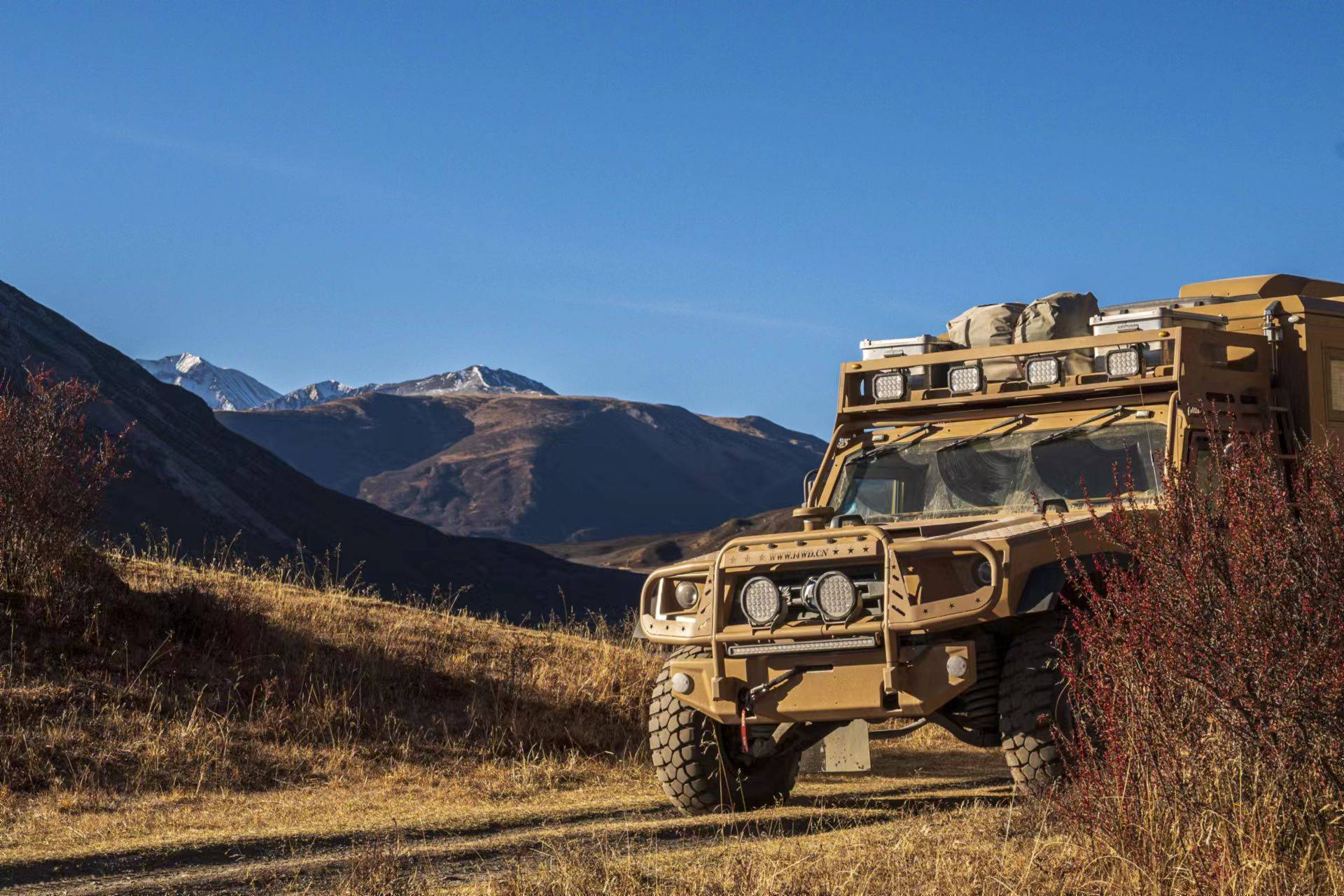 东风沙豹4x4越野房车图片