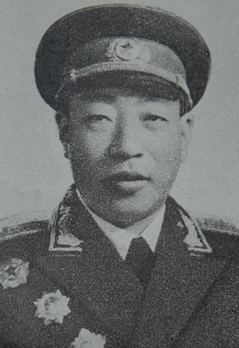 他曾任38军主力师政委,1967年被解职,复出后担任总政治部副主任_黄玉