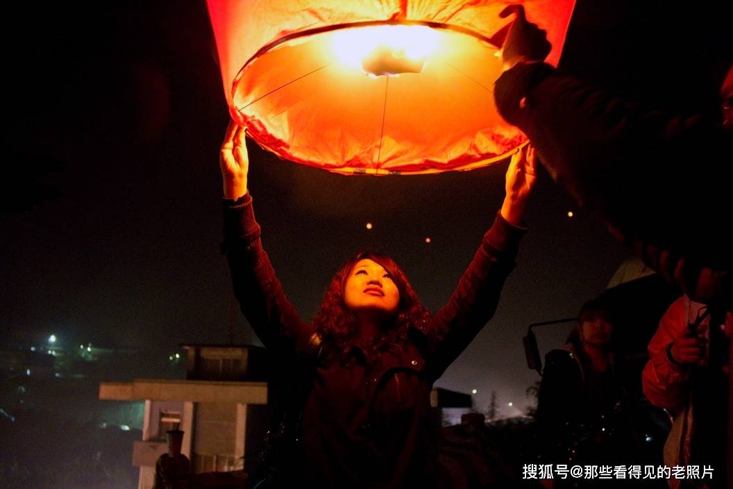 台湾元宵节放天灯 元宵佳节的一大民俗活动-搜狐大视野-搜狐新闻