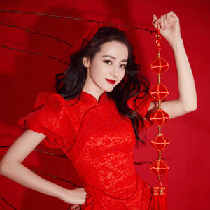 元宵节快乐.迪丽热巴新年喜庆红裙礼服美照