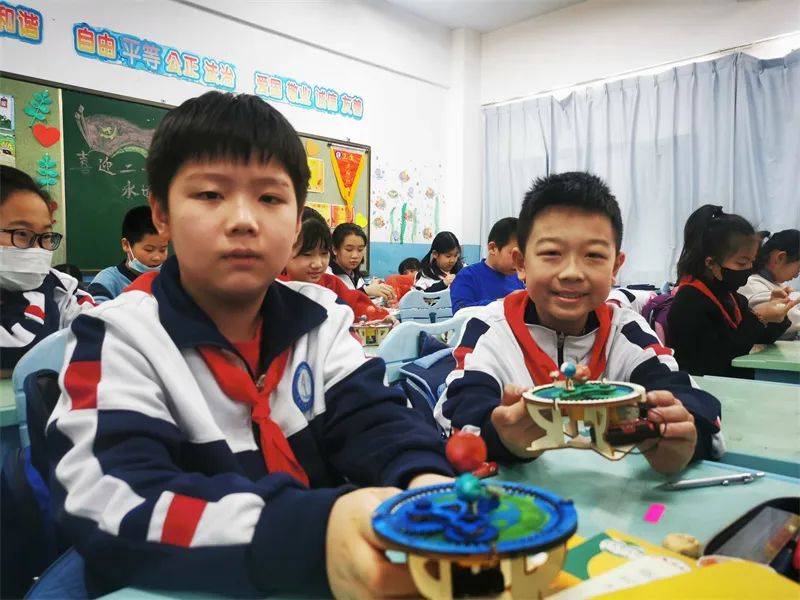 青岛同安路小学组织”劳动教育“开学第一课 (图14)