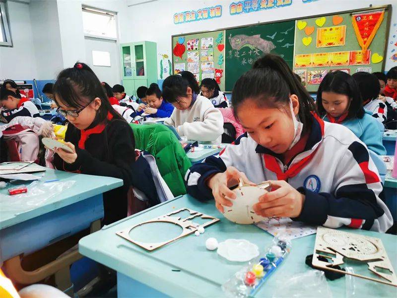 青岛同安路小学组织”劳动教育“开学第一课 (图12)