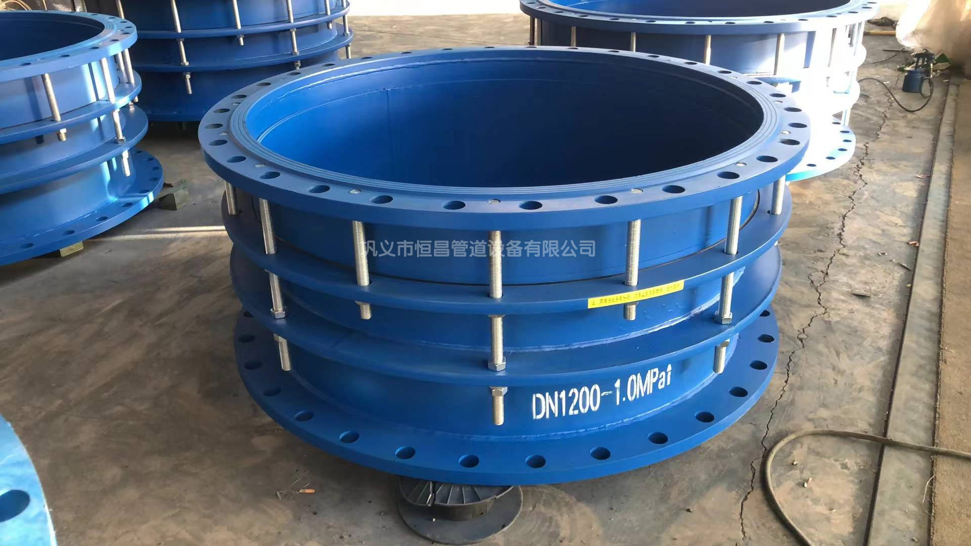 管道伸缩节需要安装配套法兰_支架_高空作业_焊接