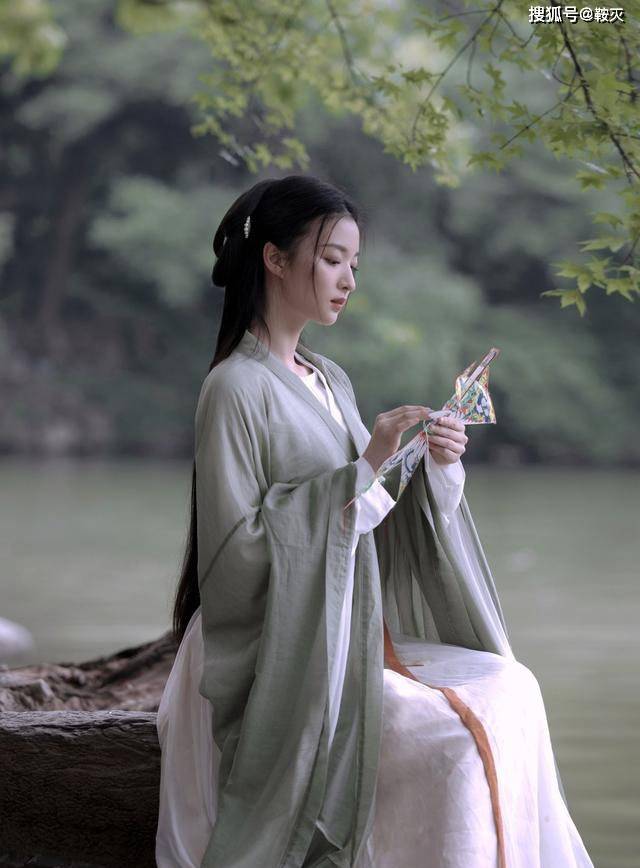 鞍灭庆祝王楚然入选95四美小花,汉服美照-搜狐大视野-搜狐新闻