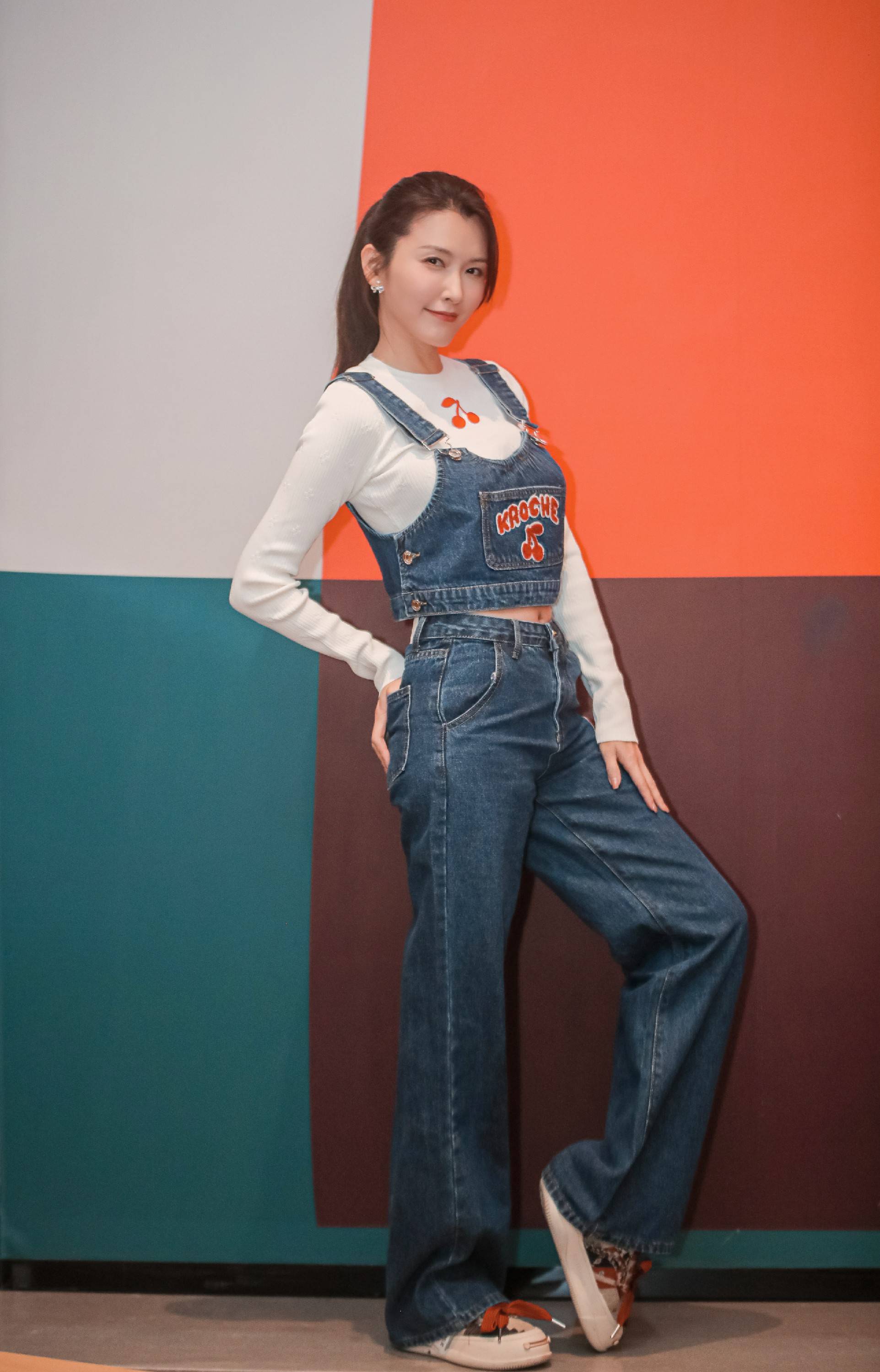 徐洁儿情人节发布甜美大片 网友惊呼:是少女吗?_工作_生活_状态