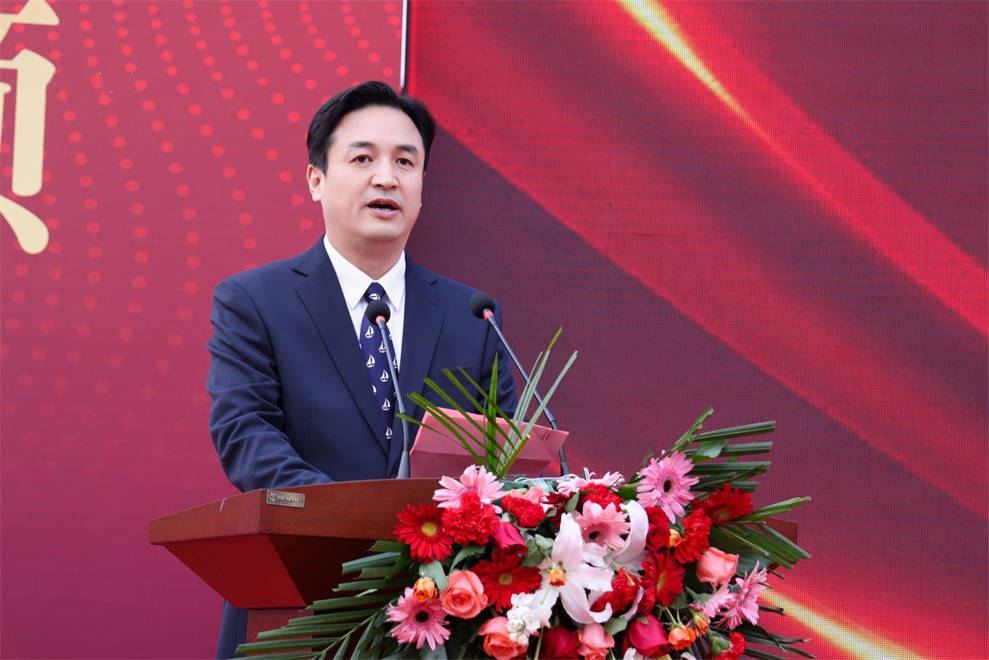 理事会主任苏园林,咸阳市委常委,副市长李慧超为咸阳茯茶研究院揭牌
